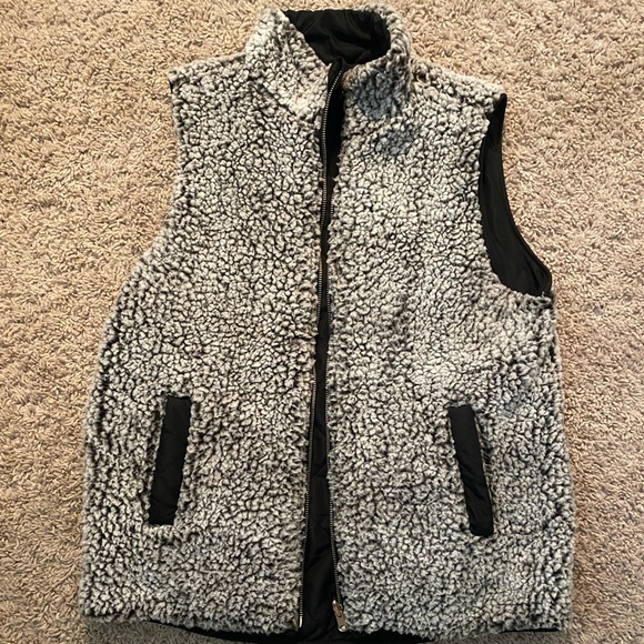 Women’s Reversible Vest - Picture 3 of 4